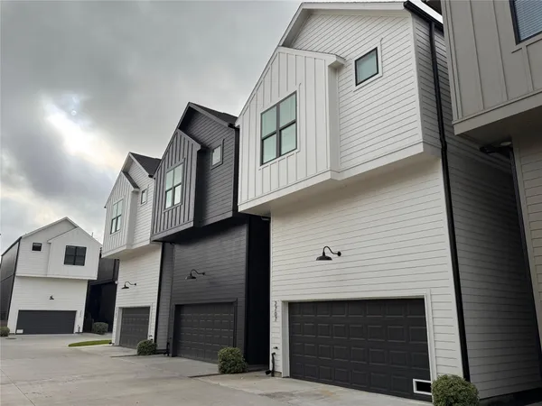 $2,399 | 2705 Oakwood Crst Lane, Houston, TX 77018