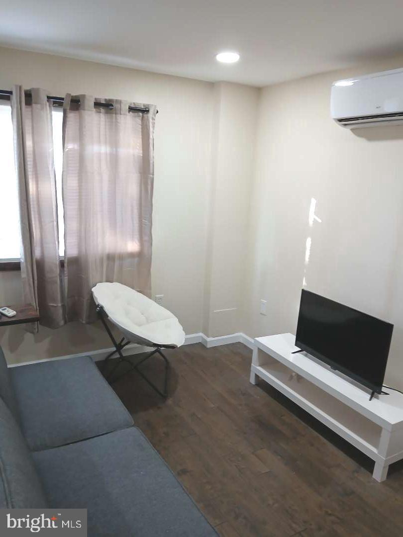 3603 4th Street Baltimore, MD 21225 - Photo 3 of 20