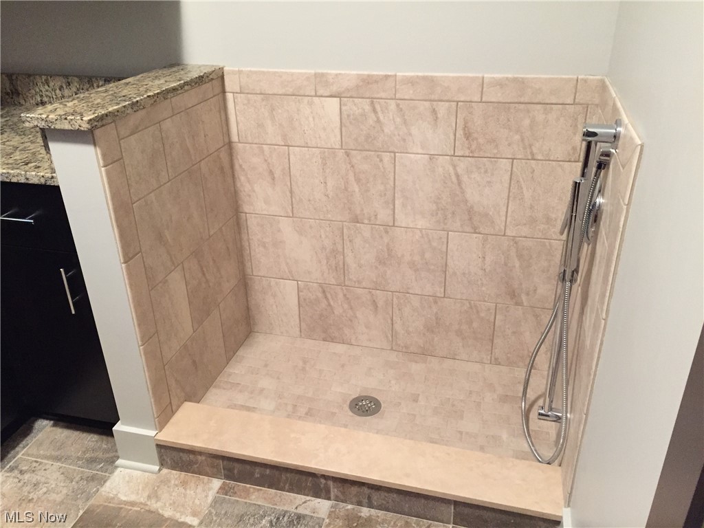 2300 Rivers Edge Drive Willoughby, OH 44094 - Photo 28 of 29 Mudroom with dog shower