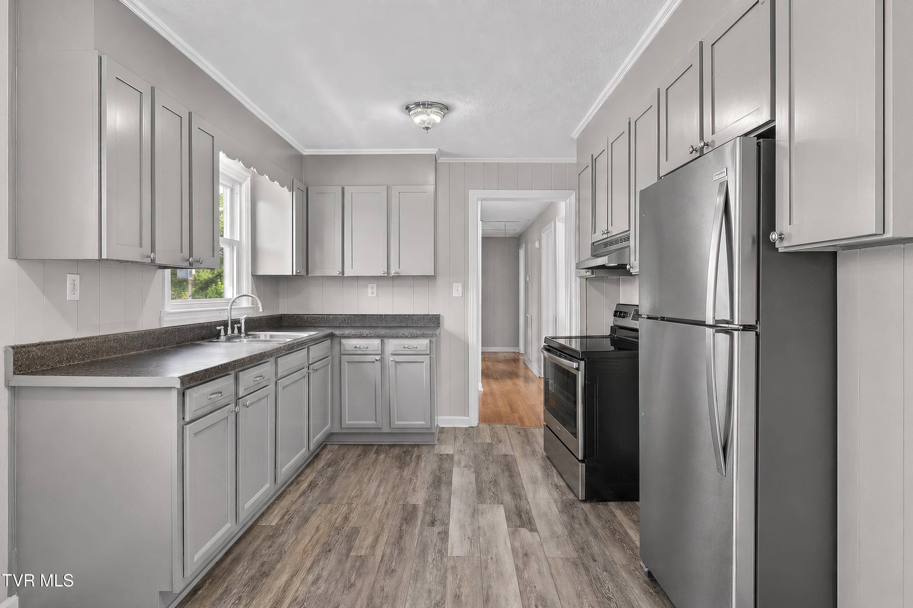 305 Cherokee Road Bristol, VA 24201 - Photo 17 of 25 304-Cherokee-Rd-Bristol-VA Caroline-Blev