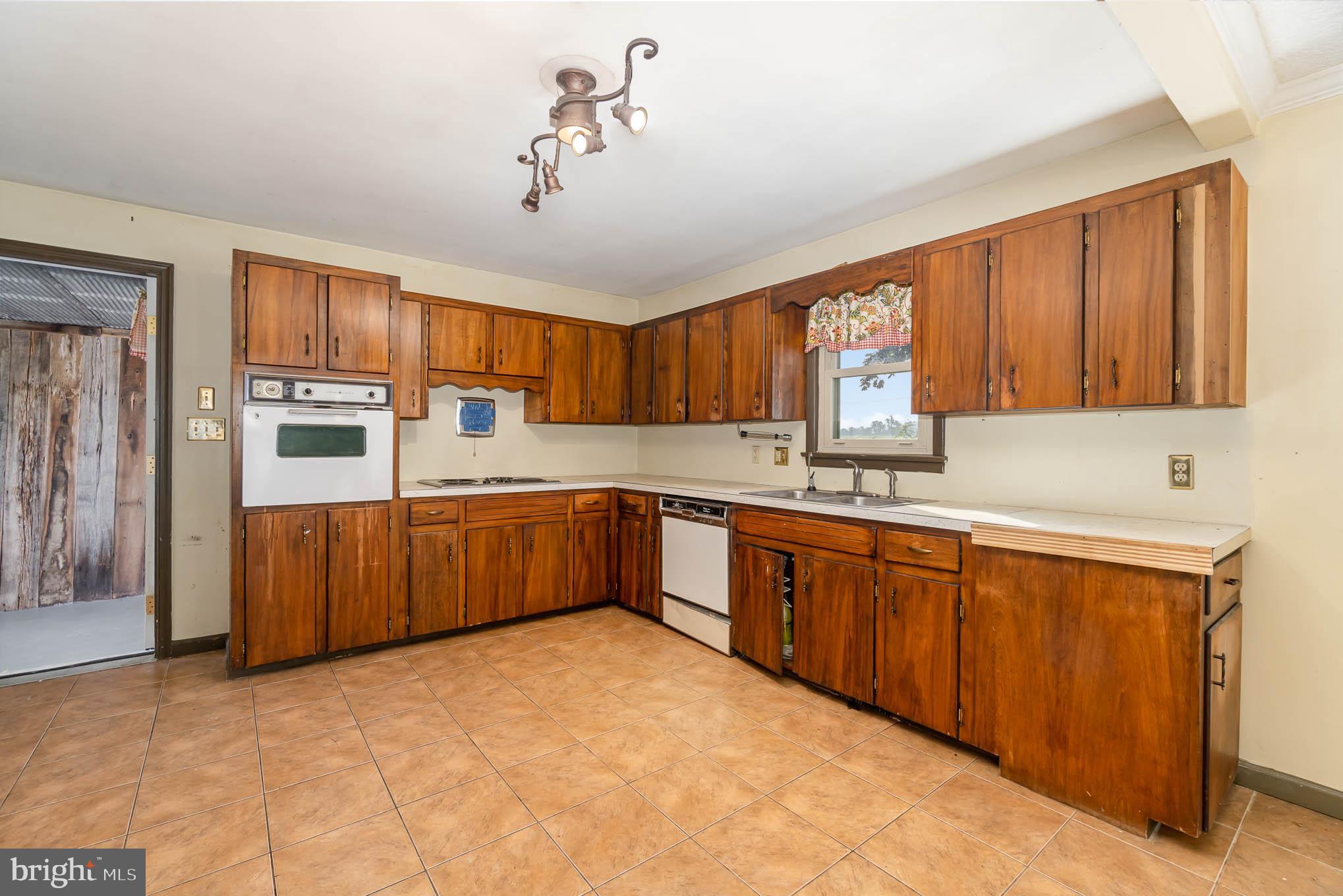1046 Alexander Spring Road Carlisle, PA 17015 - Photo 4 of 27 Gallery Image 4