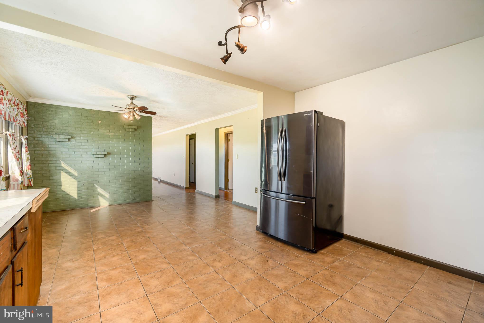 1046 Alexander Spring Road Carlisle, PA 17015 - Photo 5 of 27 Gallery Image 5