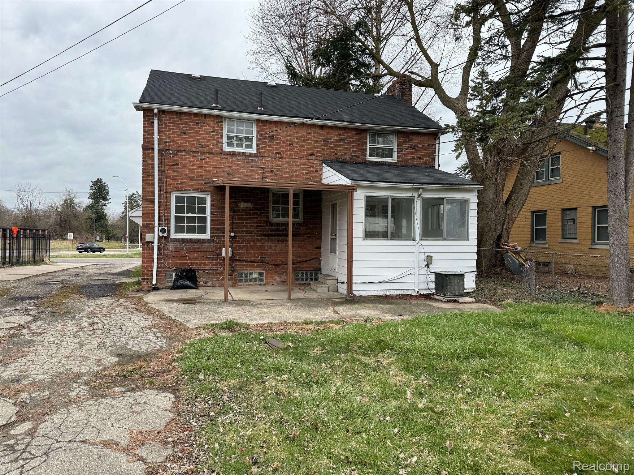 17826 Berg Road Detroit, MI 48219 - Photo 4 of 17 Gallery Image 4