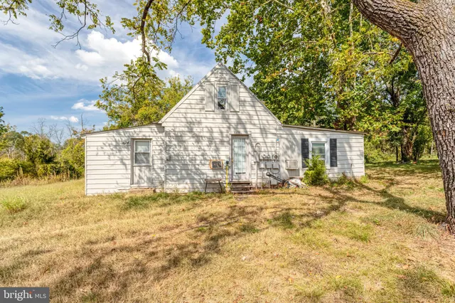 a view of a house with a trees