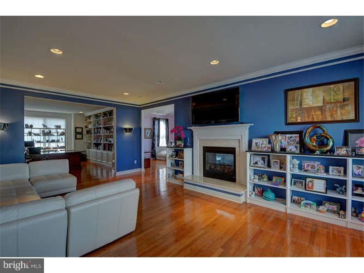 34 Ridgeview Way Allentown, NJ 08501 - Photo 11 of 25 Living Room