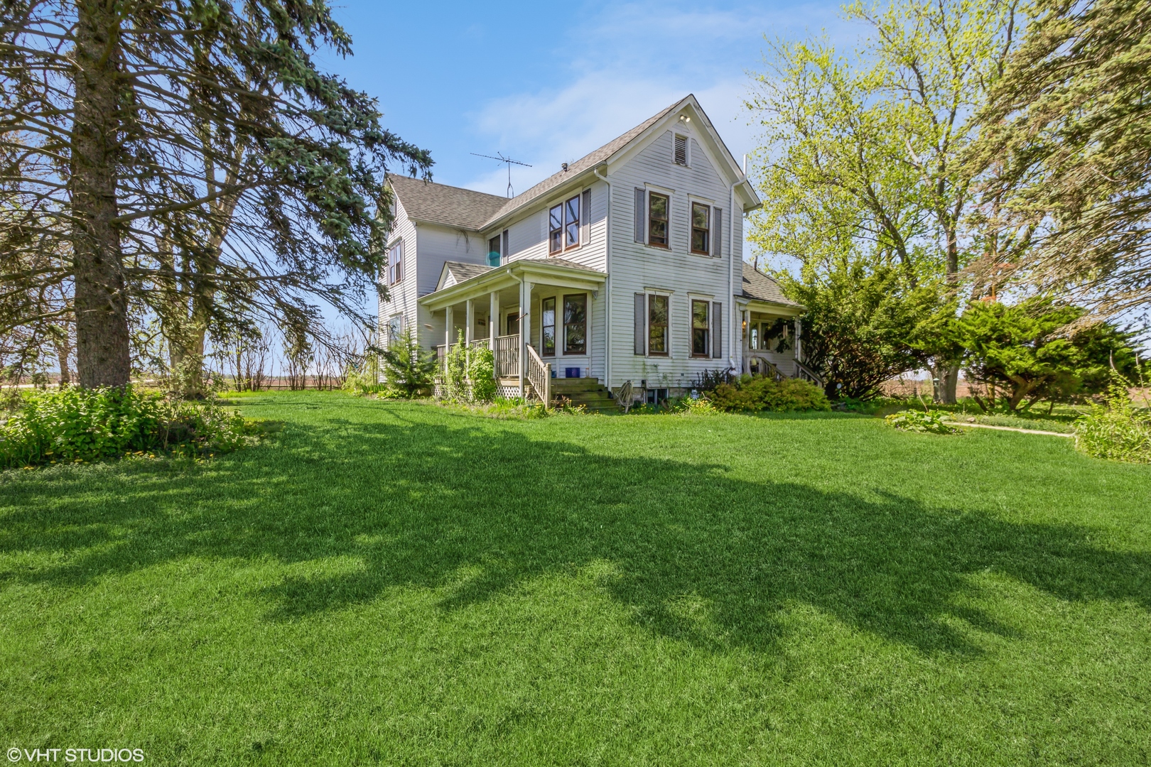 5S606 Davis Road Big Rock, IL 60511 - Photo 1 of 21 a front view of a house with a yard