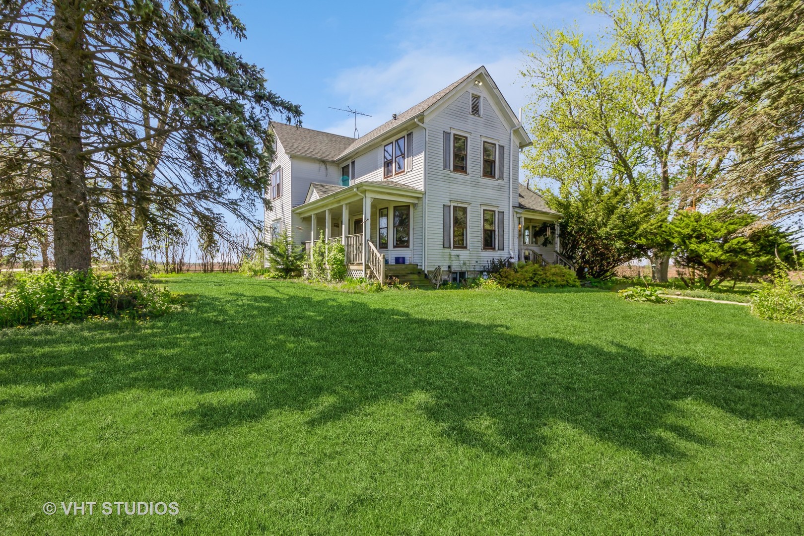5S606 Davis Road Big Rock, IL 60511 - Photo 2 of 21 a front view of a house with a yard