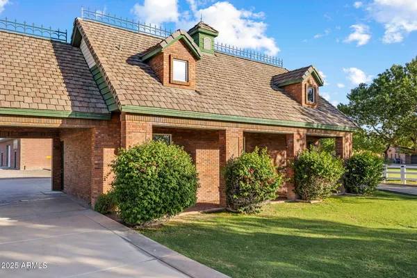 $5,000,000 | 2025 South Val Vista Drive, Gilbert, AZ 85295