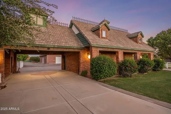 $5,000,000 | 2025 South Val Vista Drive, Gilbert, AZ 85295