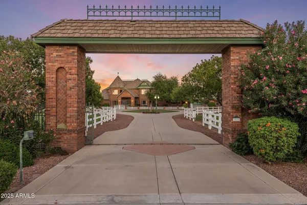$5,000,000 | 2025 South Val Vista Drive, Gilbert, AZ 85295