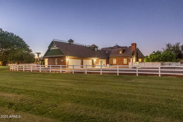 $5,000,000 | 2025 South Val Vista Drive, Gilbert, AZ 85295