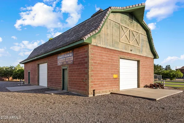 $5,000,000 | 2025 South Val Vista Drive, Gilbert, AZ 85295