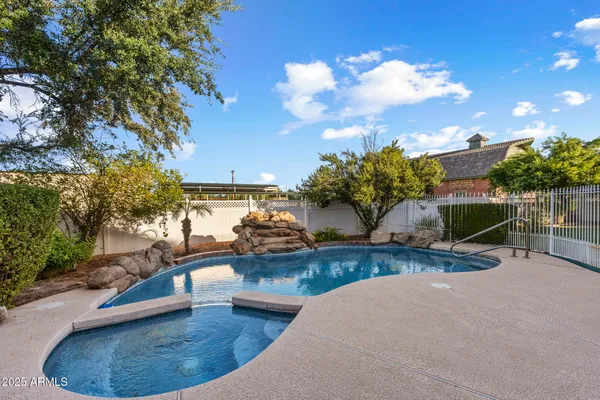 $5,000,000 | 2025 South Val Vista Drive, Gilbert, AZ 85295