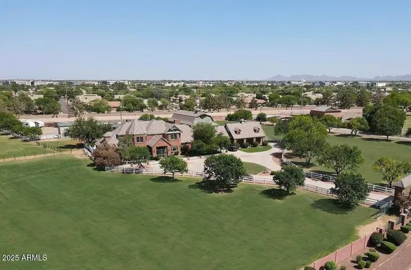 $5,000,000 | 2025 South Val Vista Drive, Gilbert, AZ 85295