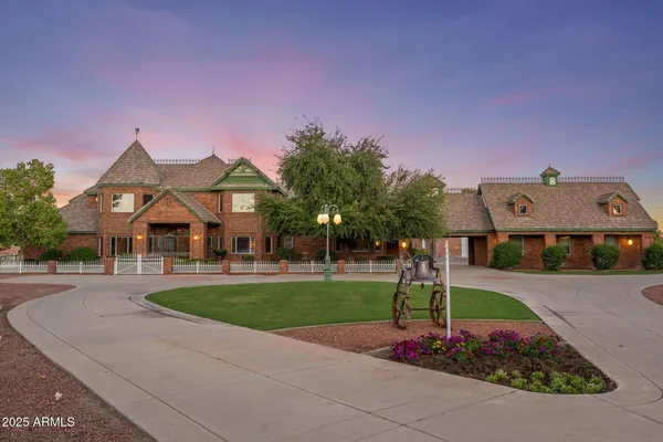 $5,000,000 | 2025 South Val Vista Drive, Gilbert, AZ 85295