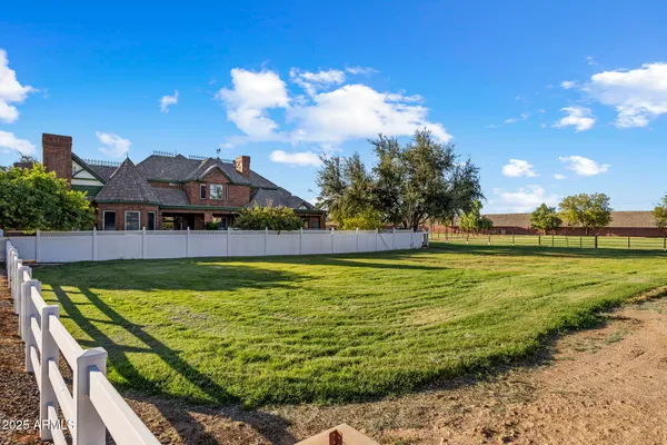 $5,000,000 | 2025 South Val Vista Drive, Gilbert, AZ 85295