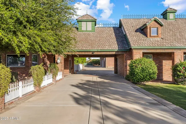 $5,000,000 | 2025 South Val Vista Drive, Gilbert, AZ 85295