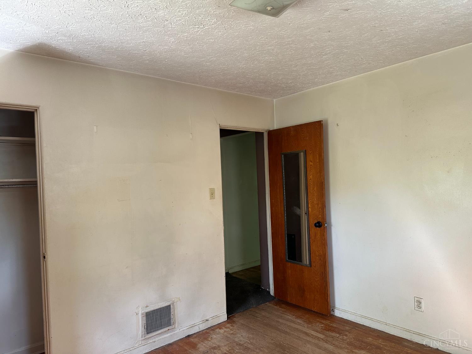 5104 Jonkard Road Cincinnati, OH 45247 - Photo 9 of 42