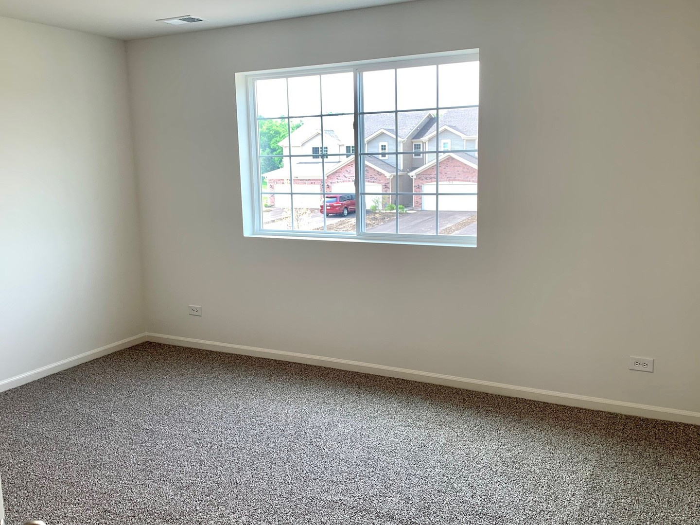 786 Westbury Drive Cary, IL 60013 - Photo 14 of 31 an empty room with a window