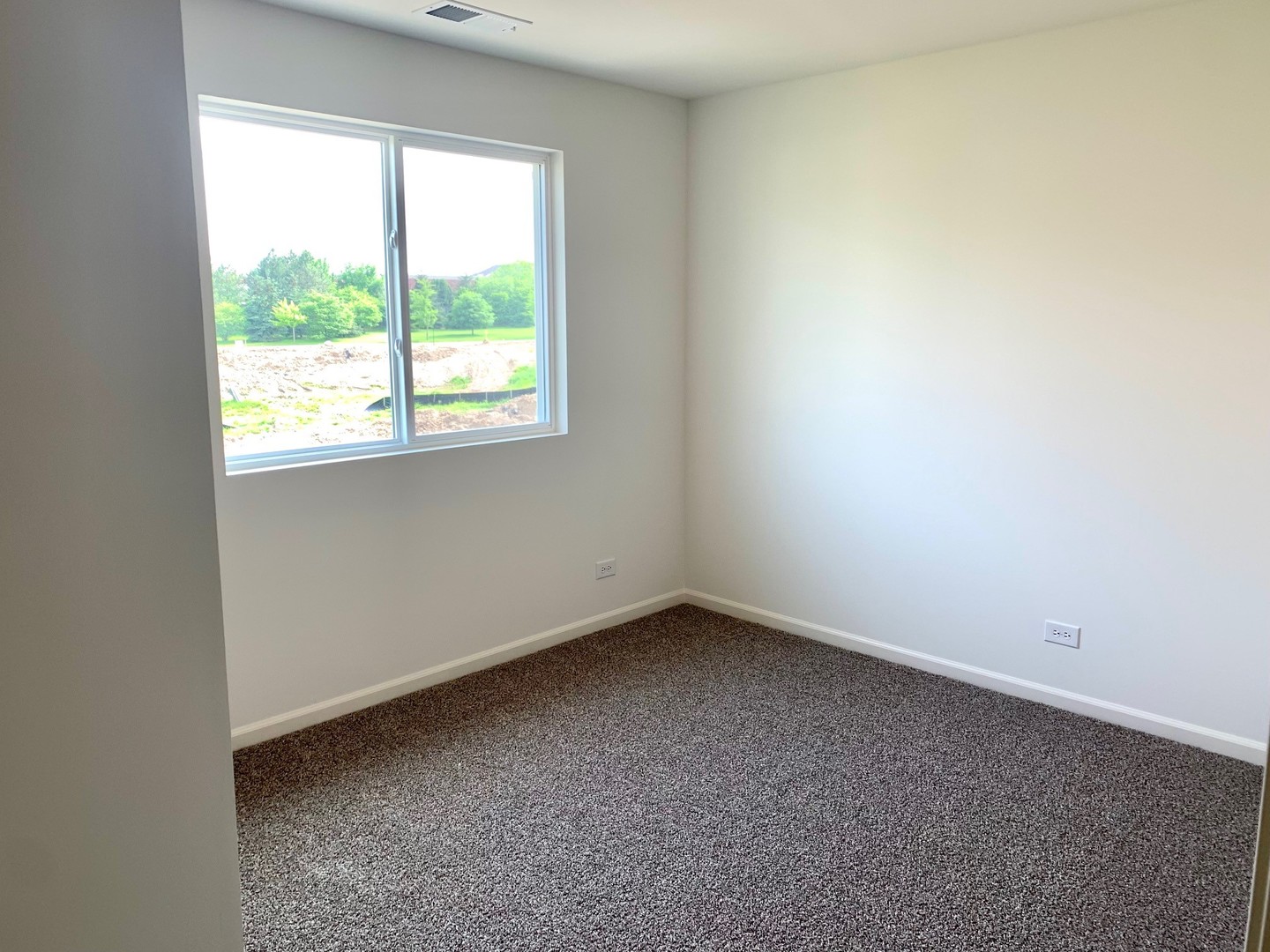 786 Westbury Drive Cary, IL 60013 - Photo 17 of 31 an empty room with a window