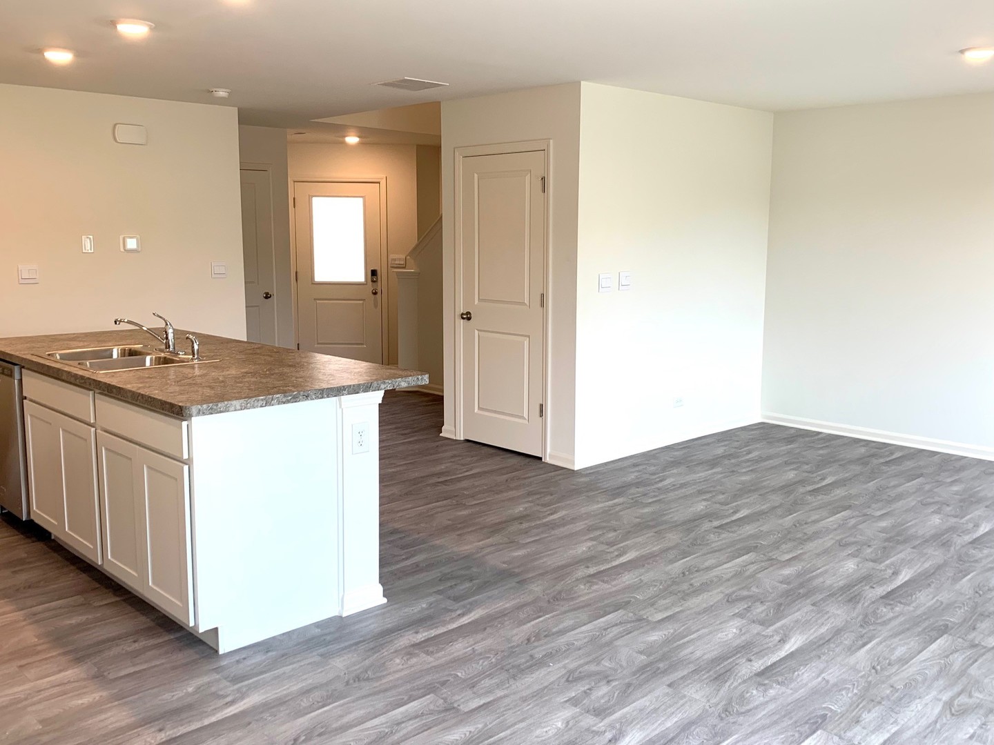 786 Westbury Drive Cary, IL 60013 - Photo 4 of 31 a kitchen with a sink and a mirror