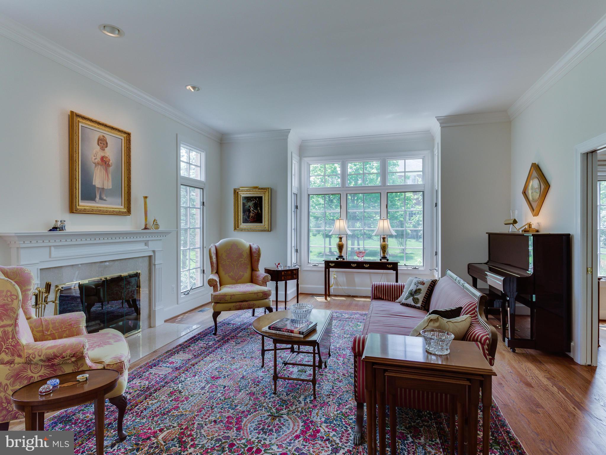 6316 Georgetown Pike McLean, VA 22101 - Photo 4 of 26 Living Room