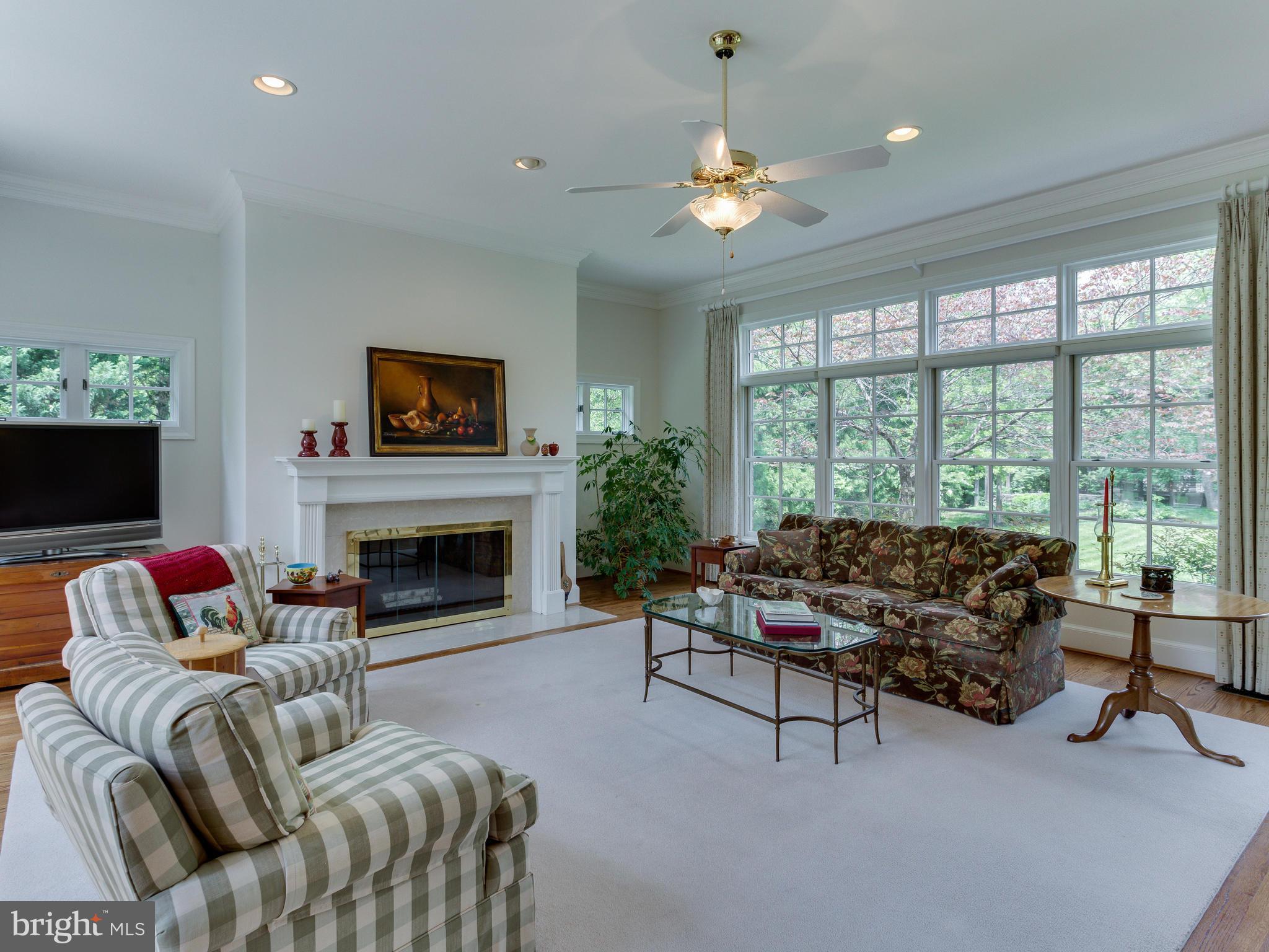 6316 Georgetown Pike McLean, VA 22101 - Photo 5 of 26 Family Room