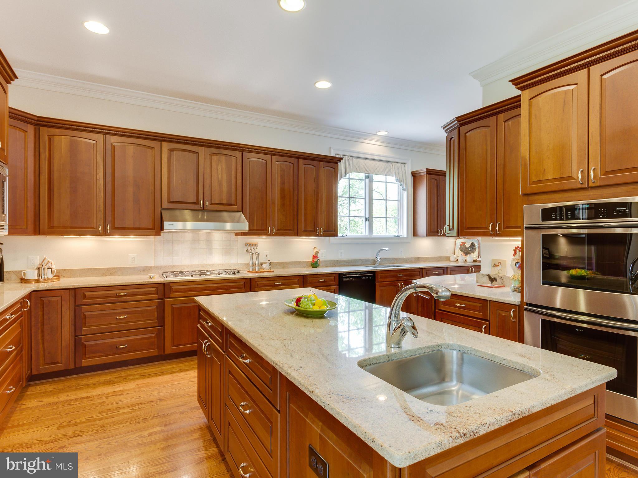 6316 Georgetown Pike McLean, VA 22101 - Photo 10 of 26 Kitchen