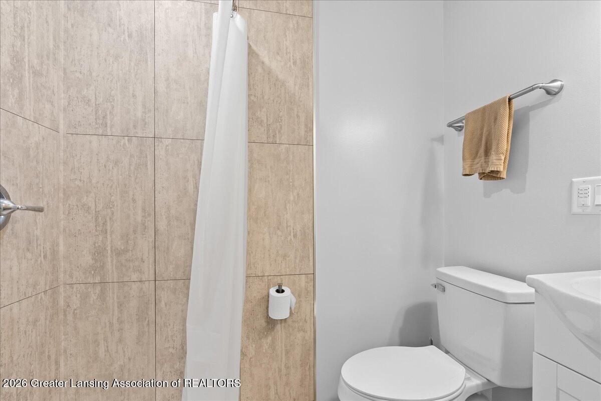 6041 Hilliard Road Lansing, MI 48911 - Photo 16 of 26 20-Media Jett - 11