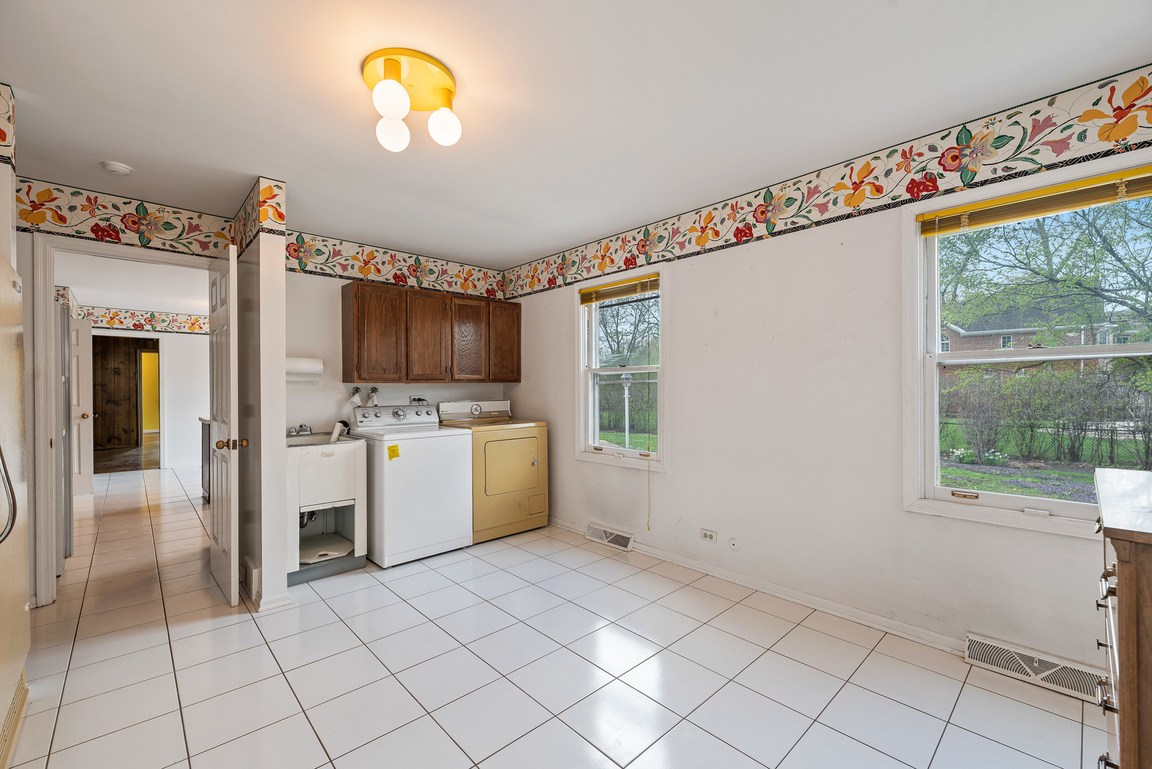 3210 Old Mill Road Northbrook, IL 60062 - Photo 15 of 41 a very nice looking room with a flat screen tv