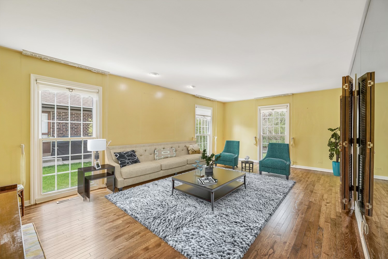 3210 Old Mill Road Northbrook, IL 60062 - Photo 18 of 41 a living room with furniture and a rug