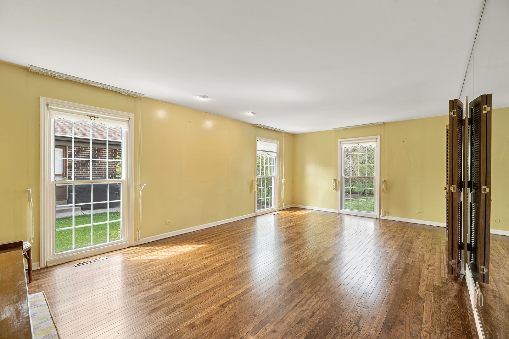 3210 Old Mill Road Northbrook, IL 60062 - Photo 19 of 41 a view of an empty room with wooden floor and a window