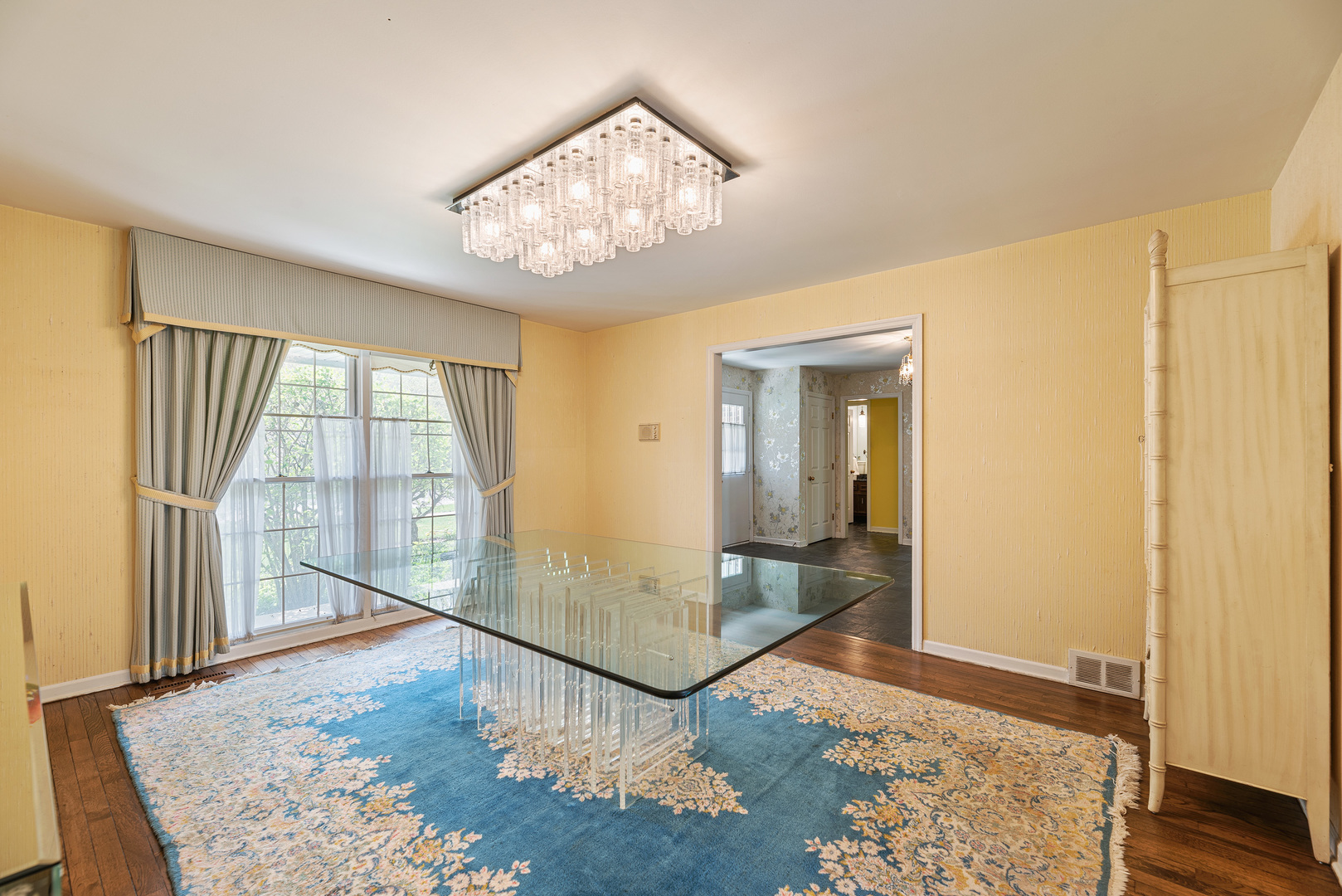 3210 Old Mill Road Northbrook, IL 60062 - Photo 21 of 41 a view of an empty room and window