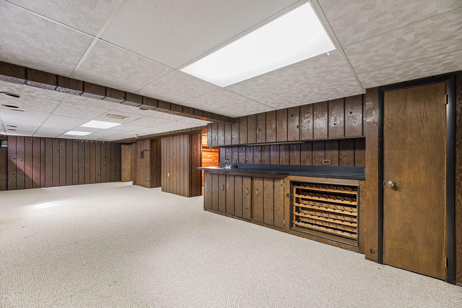 3210 Old Mill Road Northbrook, IL 60062 - Photo 33 of 41 a view of a hallway