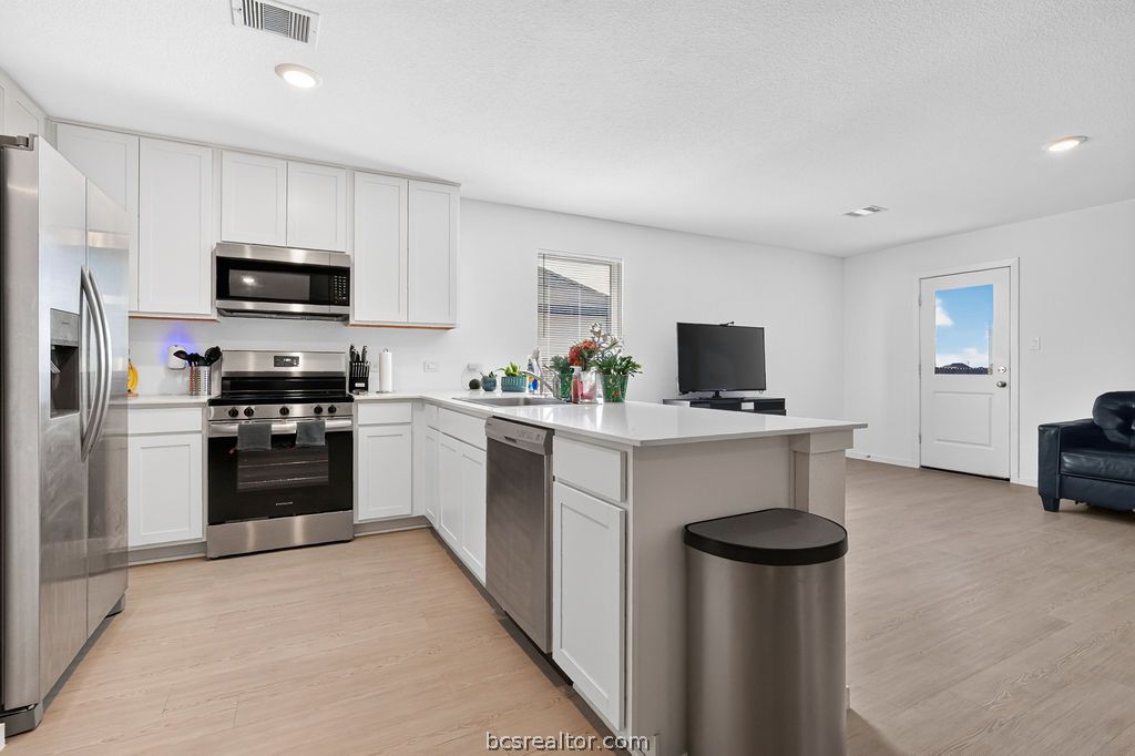 2429 Rooke Road Bryan, TX 77807 - Photo 7 of 38 Gallery Image 7