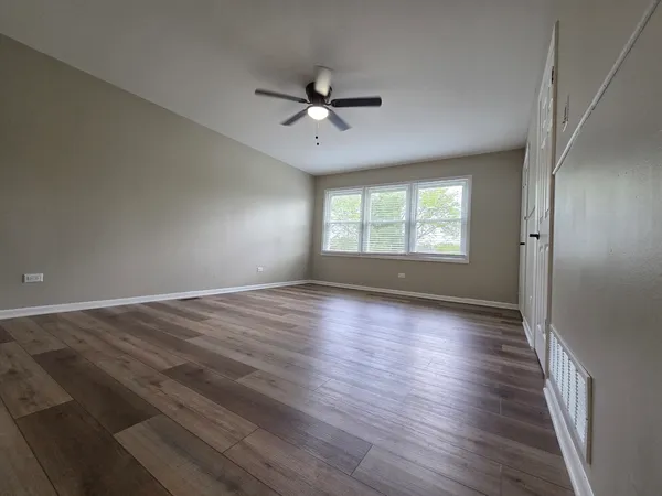 $2,200 | 43 West Ann Street, Unit 2, Lombard, IL 60148