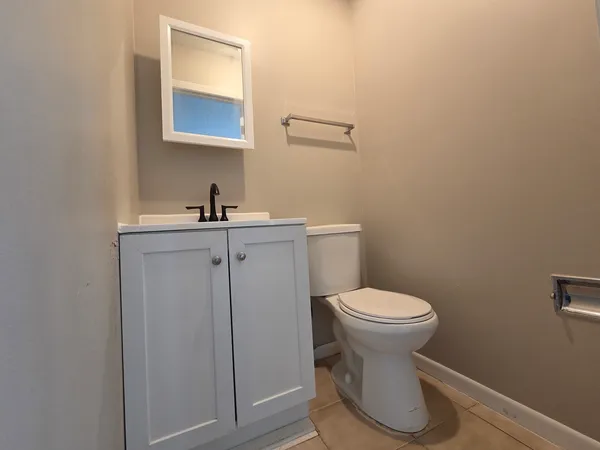 $2,200 | 43 West Ann Street, Unit 2, Lombard, IL 60148