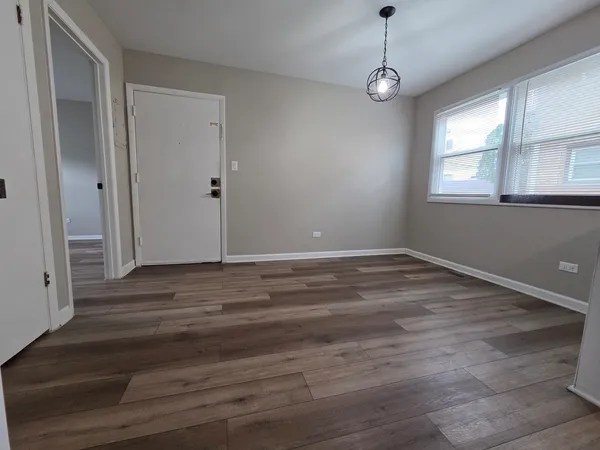$2,200 | 43 West Ann Street, Unit 2, Lombard, IL 60148