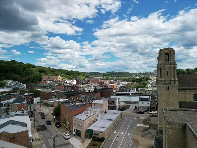 a picture of city view