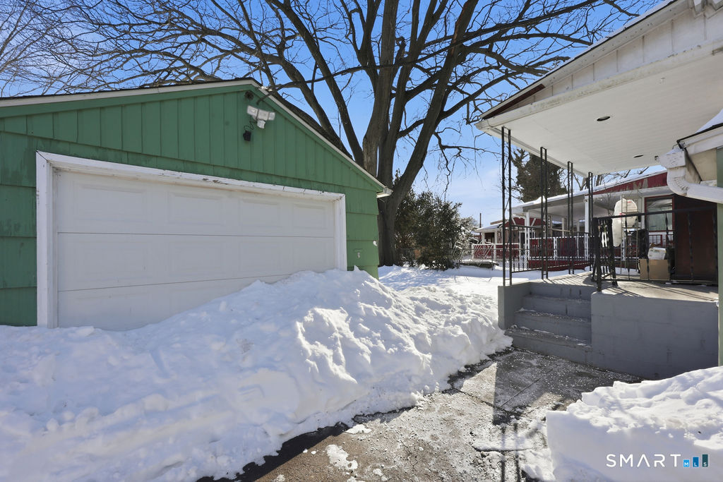 33 Baggott Street West Haven, CT 06516 - Photo 4 of 36