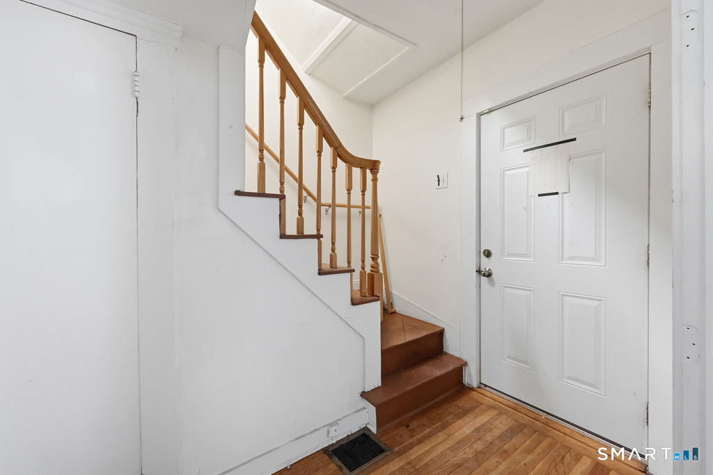 33 Baggott Street West Haven, CT 06516 - Photo 9 of 36