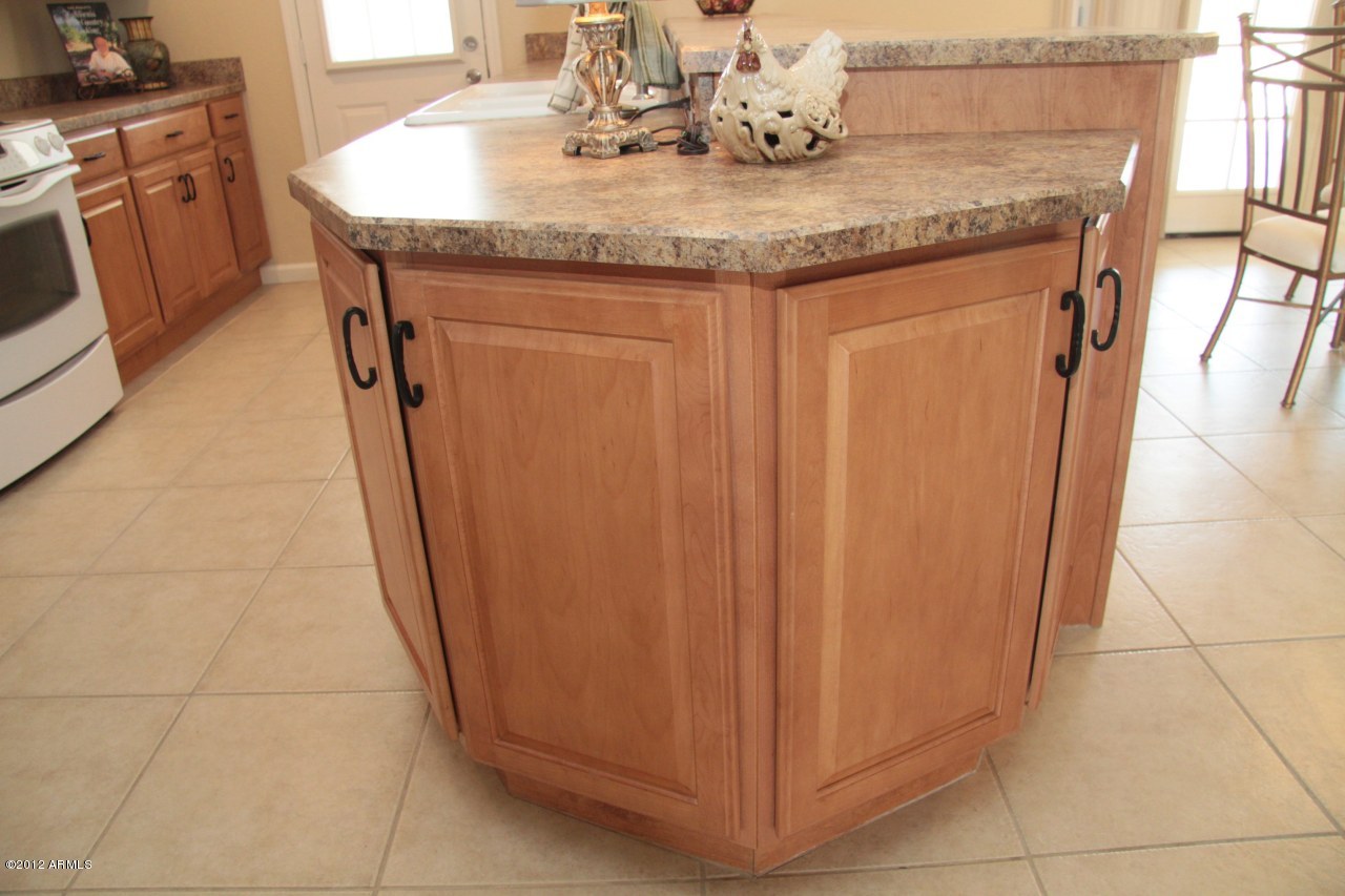 3316 West Gary Road Phoenix, AZ 85029 - Photo 23 of 57 Extra Cabinet Pennisula