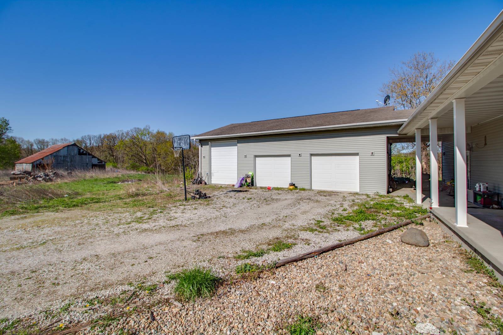 27281 Quarton Road Palmyra, IL 62674 - Photo 15 of 65