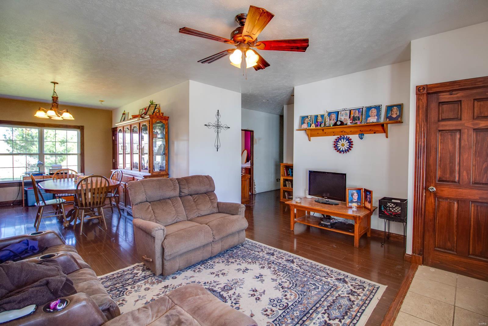 27281 Quarton Road Palmyra, IL 62674 - Photo 35 of 65