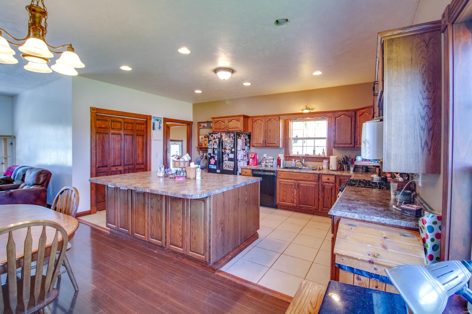 27281 Quarton Road Palmyra, IL 62674 - Photo 38 of 65