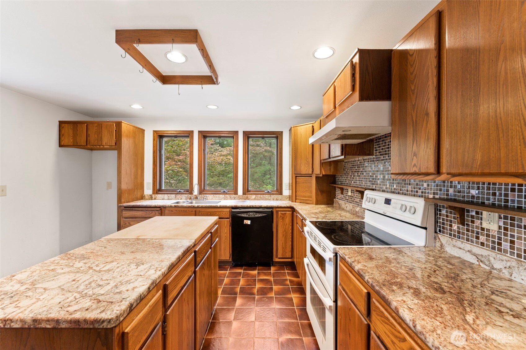 10500 Wicks Lake Road Southwest Port Orchard, WA 98367 - Photo 5 of 36 Gallery Image 5