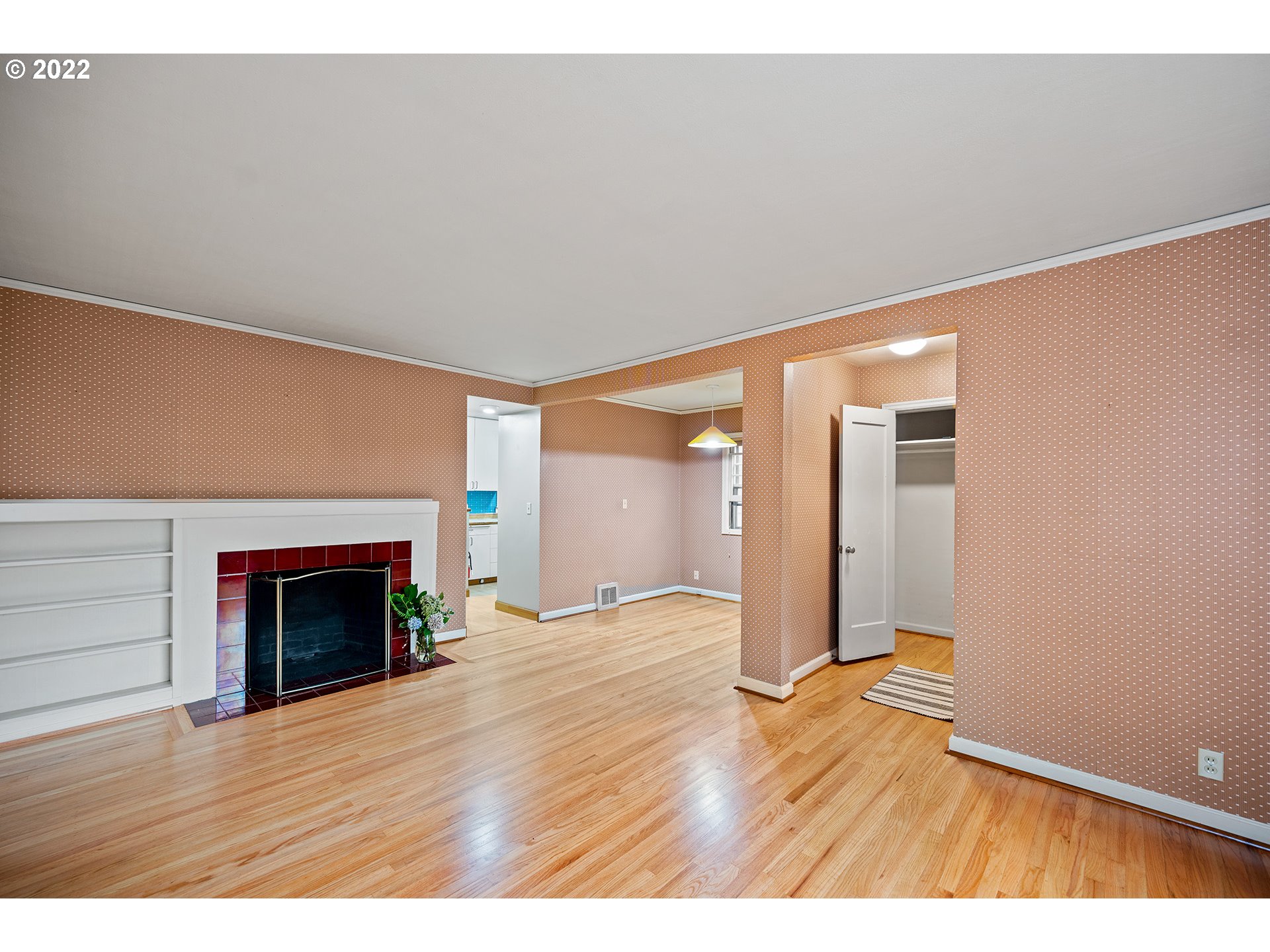 3025 Southwest Flower Terrace Portland, OR 97239 - Photo 6 of 31 Living Room