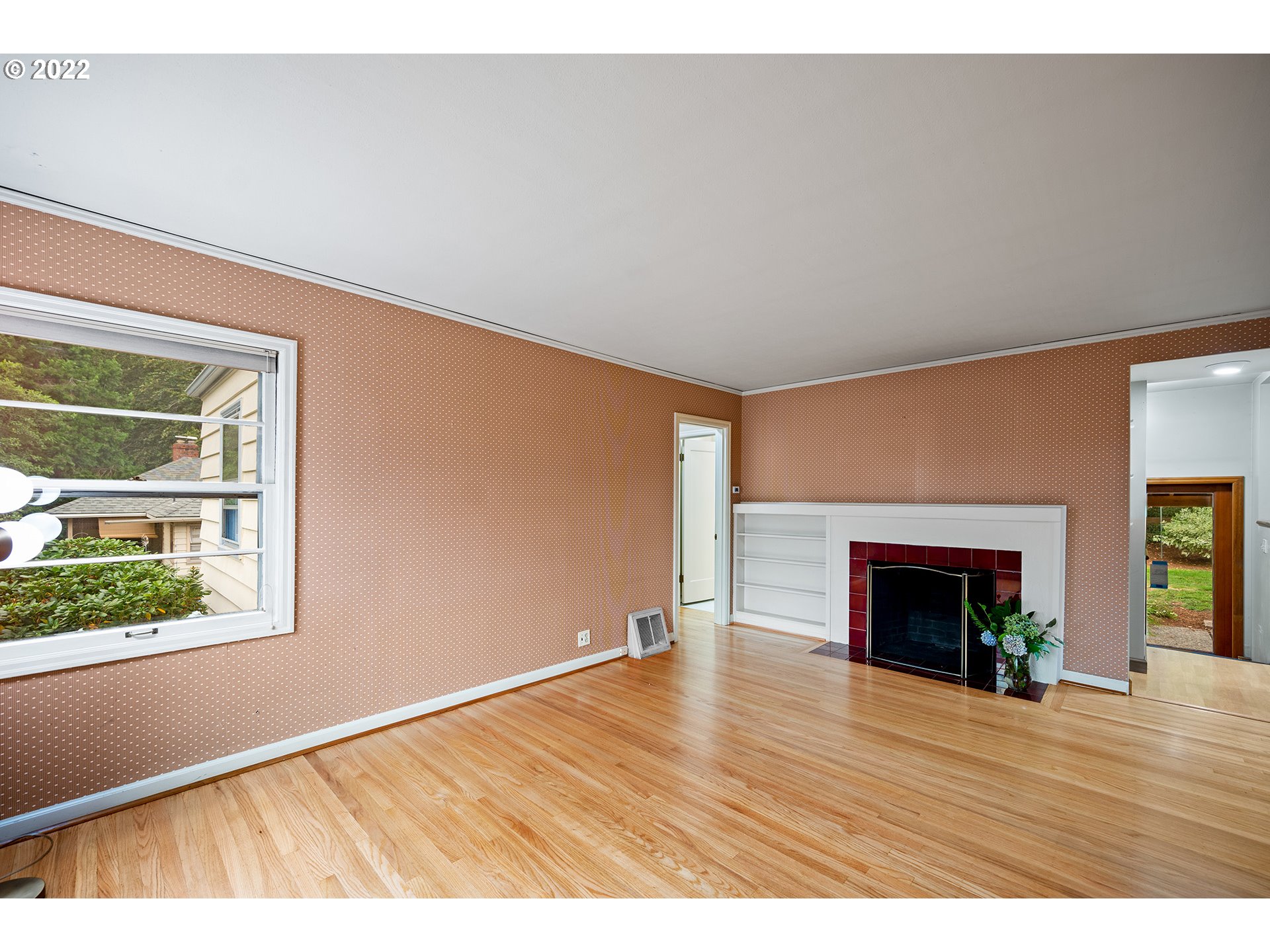 3025 Southwest Flower Terrace Portland, OR 97239 - Photo 8 of 31 Living Room