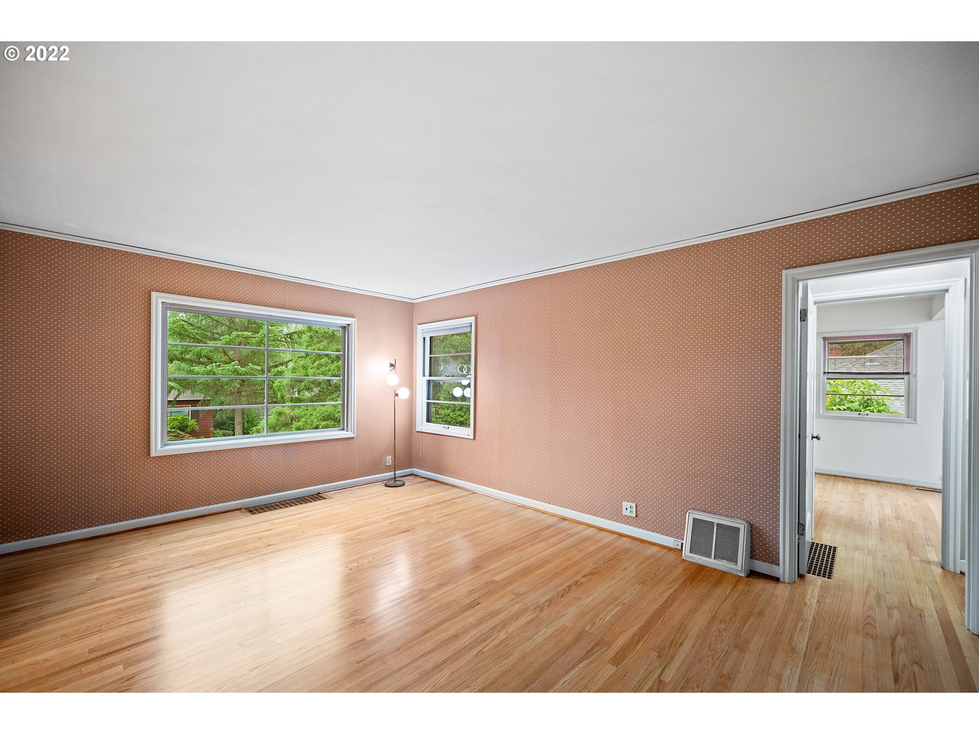 3025 Southwest Flower Terrace Portland, OR 97239 - Photo 9 of 31 Living Room