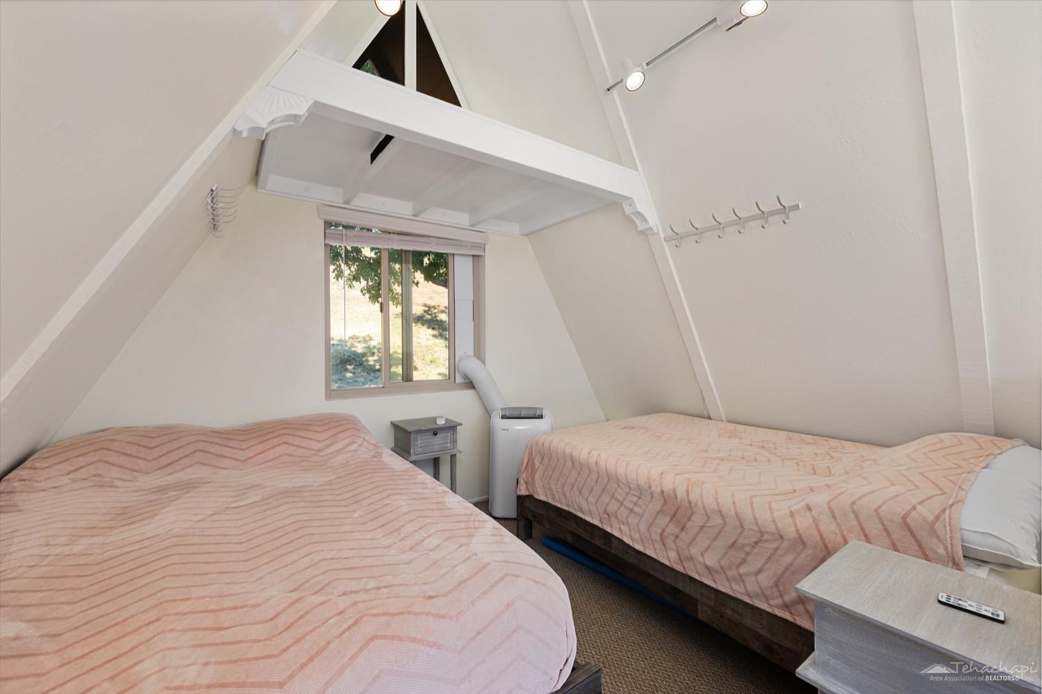 29551 North Lower Valley Road Tehachapi, CA 93561 - Photo 22 of 31 Gallery Image 22